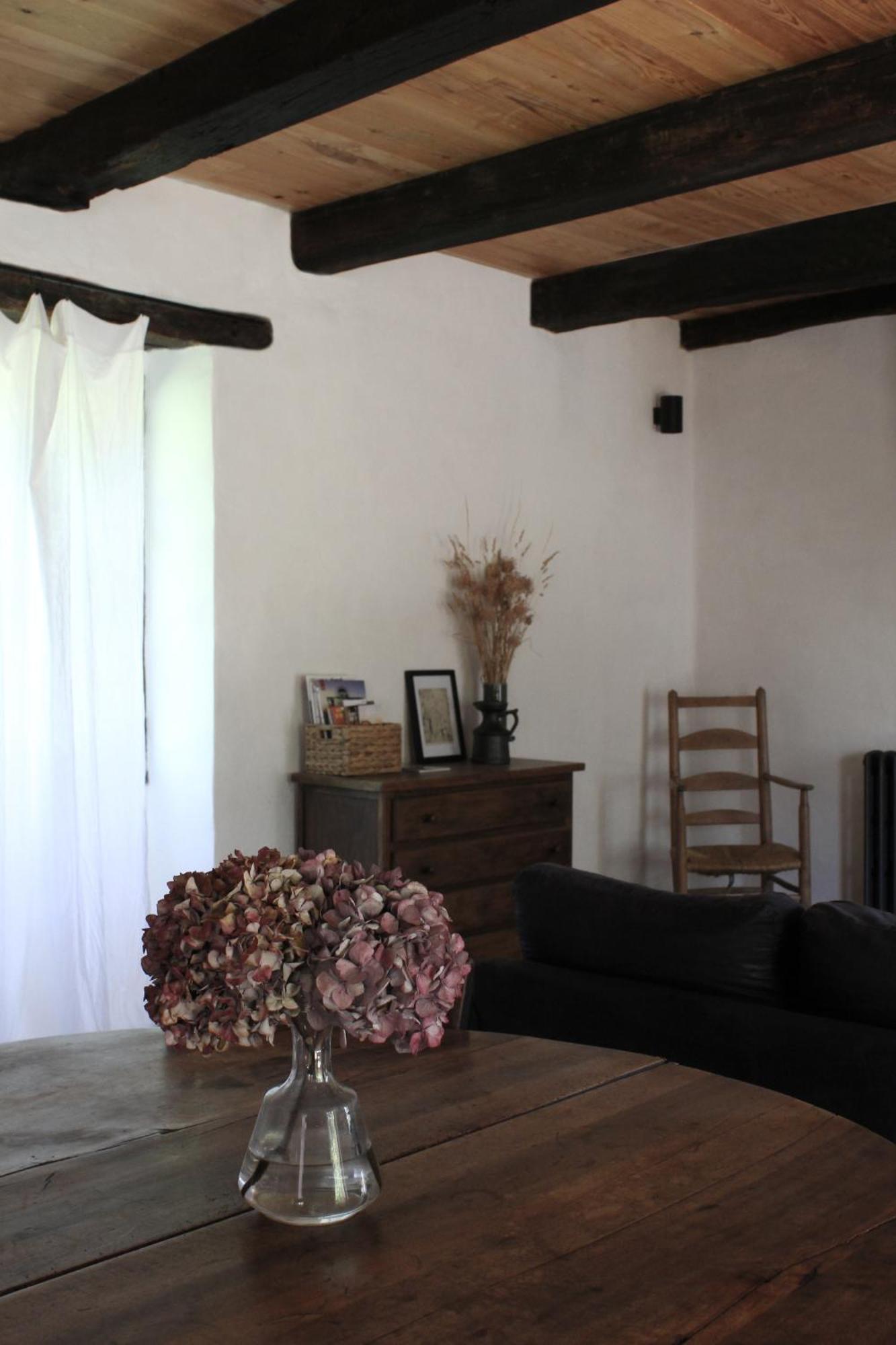 Hébergement de vacances Vestiges, Ancien Corps De Ferme Renove Selon L'esprit Wabi-sabi
